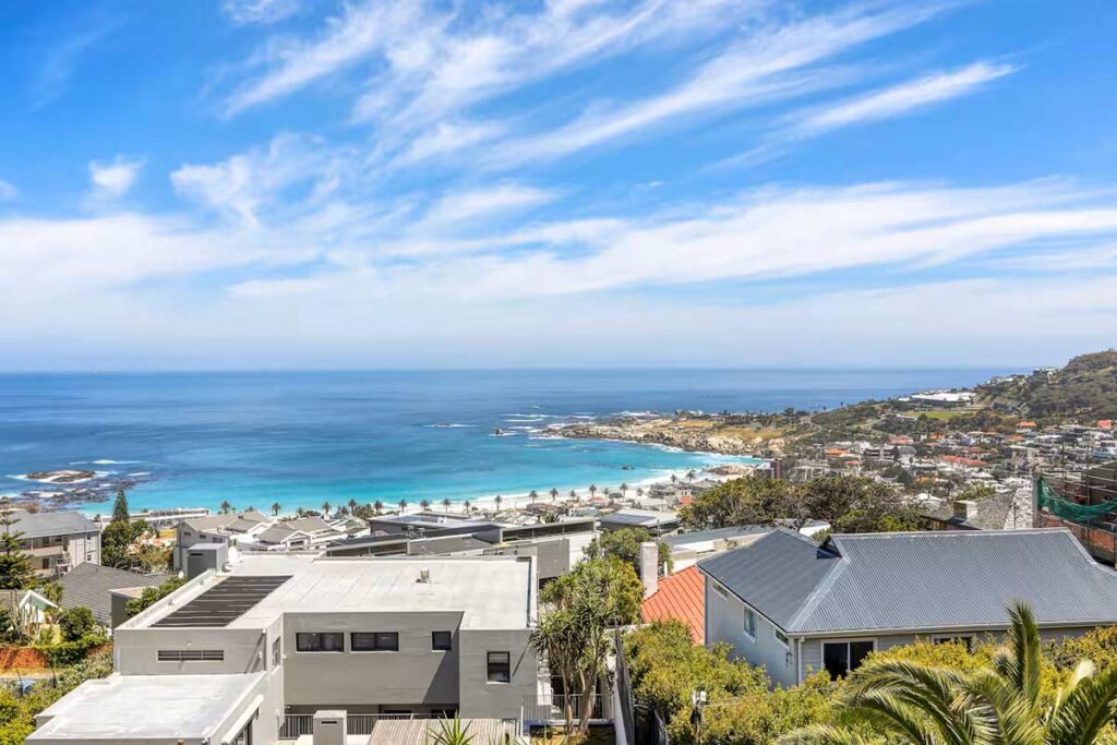 Luxurious apartment in Camps Bay img (1)